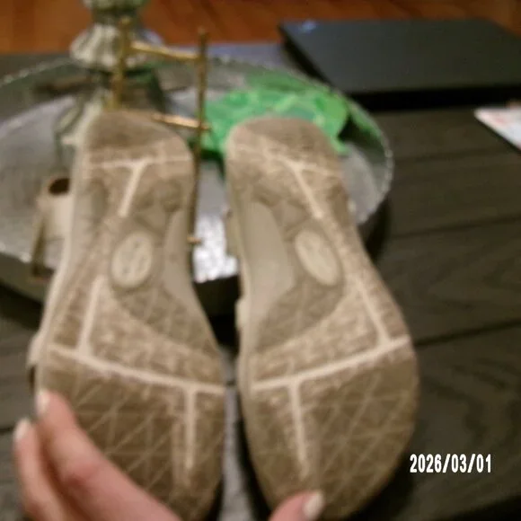 Earth Origins Leather Strappy Sandals "Sylvie" SAND WHITE (BEIGE) SIZE 7 M - Picture 4 of 6